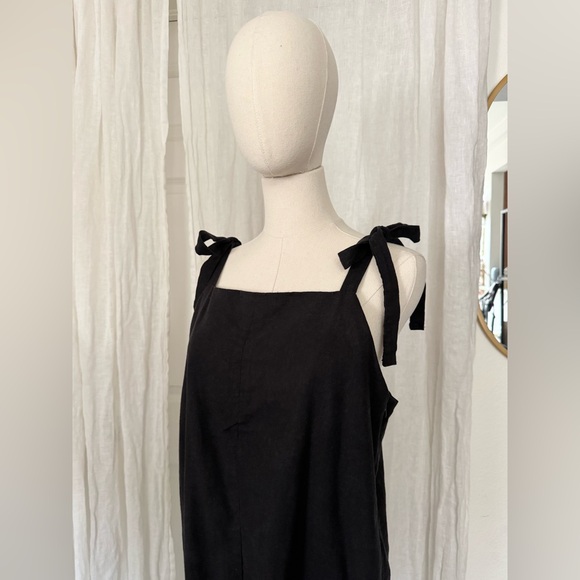 Black Linen Romper with Pockets - Picture 5 of 7